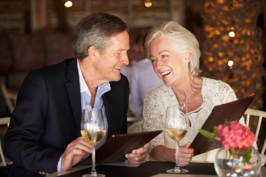 retired-couple-dining